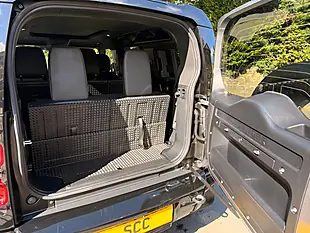 Used 2024 Land Rover Defender 110 X-Dynamic Se Eiger Grey - Interior and Exterior details 20