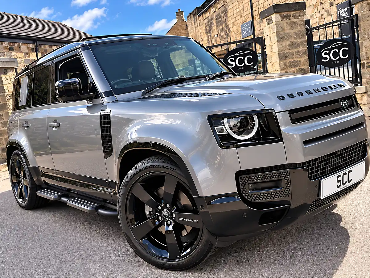 Used 2024 Land Rover Defender 110 X-Dynamic Se Eiger Grey - Interior and Exterior details 3