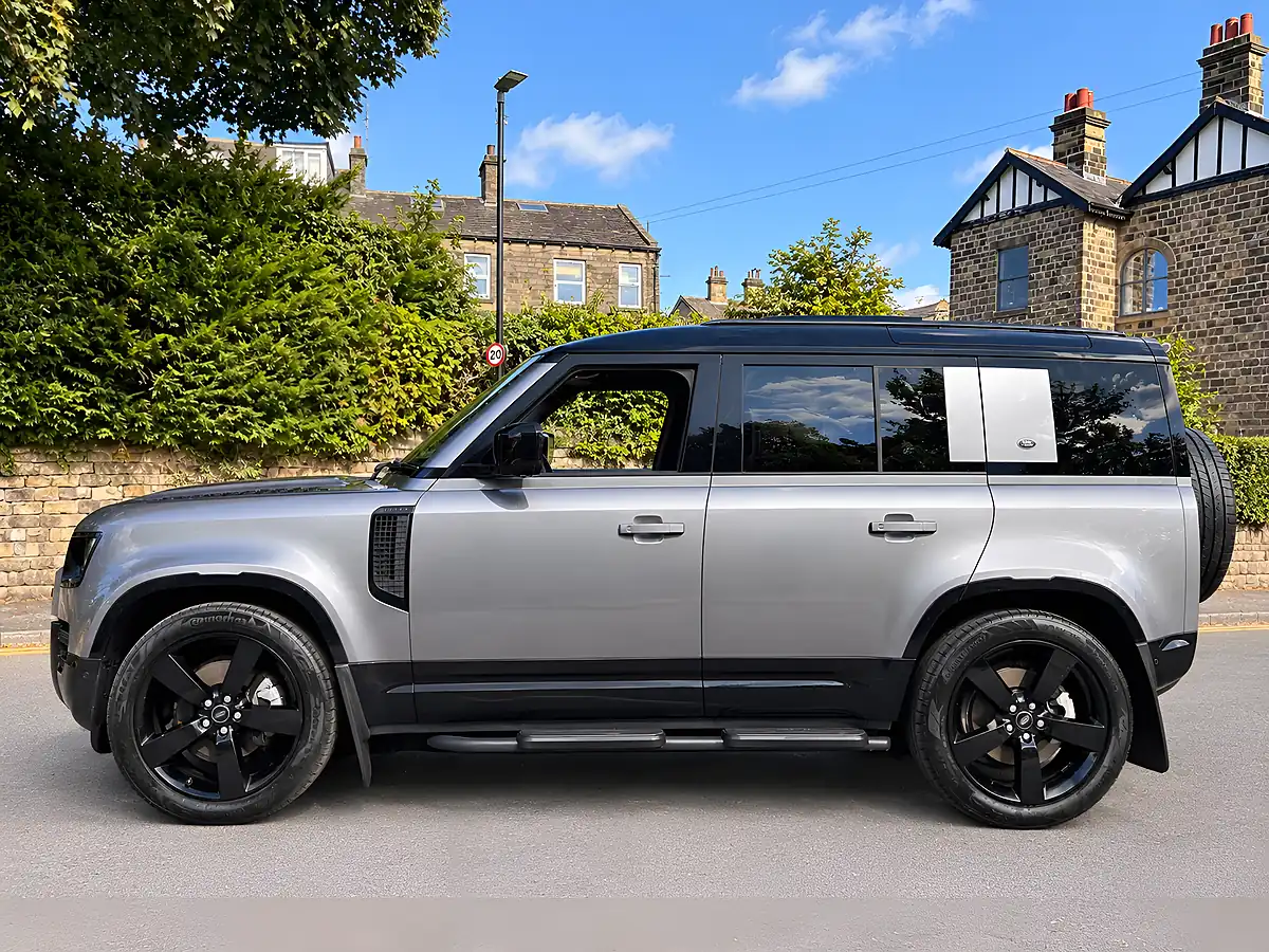 Used 2024 Land Rover Defender 110 X-Dynamic Se Eiger Grey - Interior and Exterior details 8