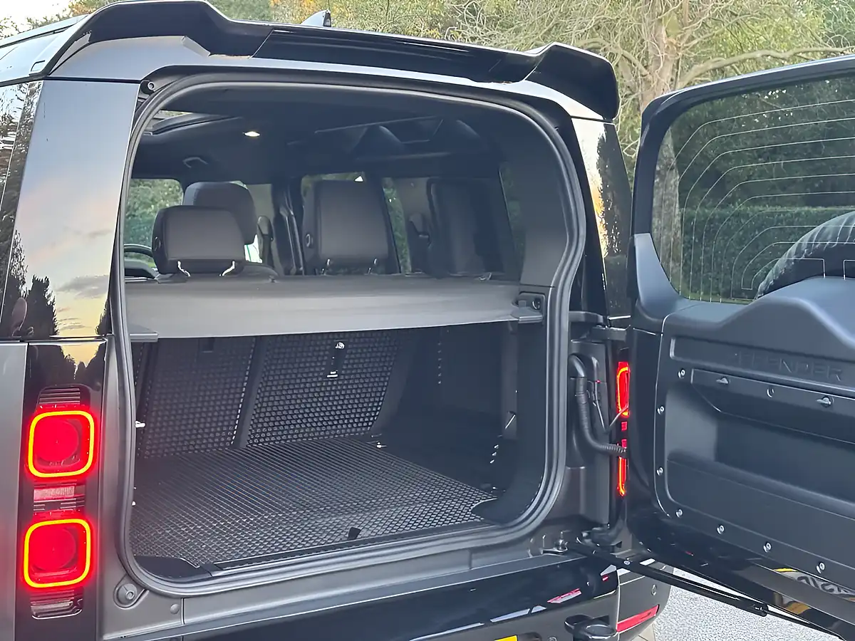 Used 2024 Land Rover Defender 110 X-Dynamic Se Grey - Interior and Exterior details 14