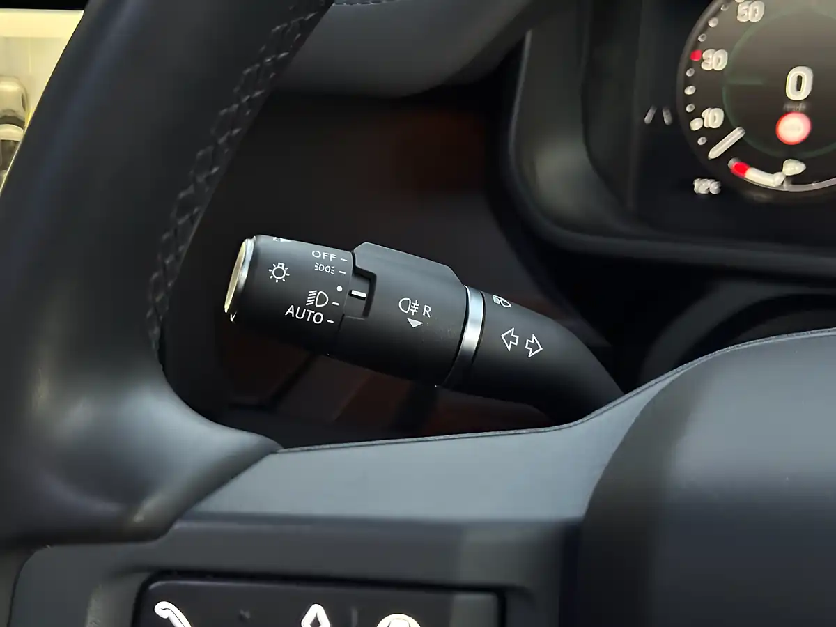 Used 2024 Land Rover Defender 110 X-Dynamic Se Grey - Interior and Exterior details 19