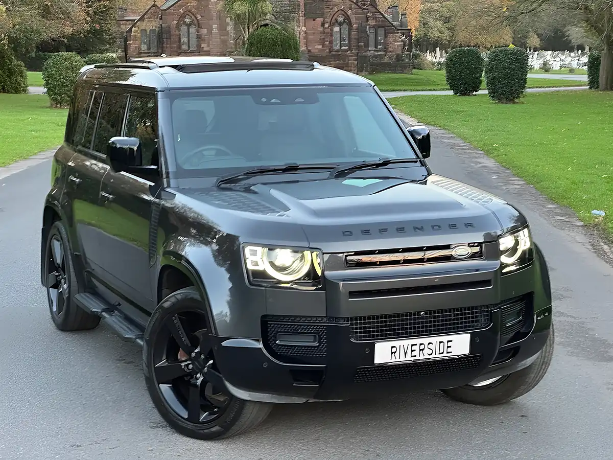 Used 2024 Land Rover Defender 110 X-Dynamic Se Grey - Interior and Exterior details 5