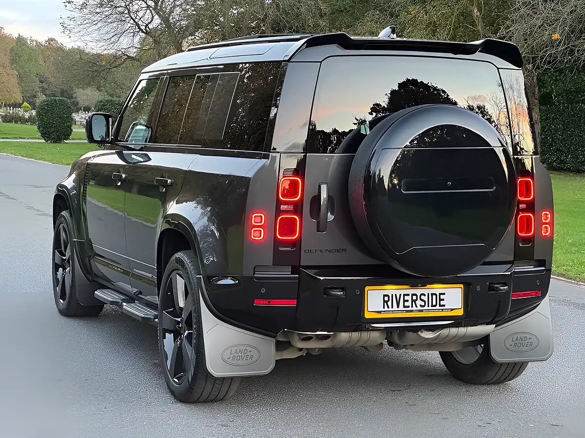 Used 2024 Land Rover Defender 110 X-Dynamic Se Grey - Interior and Exterior details 6