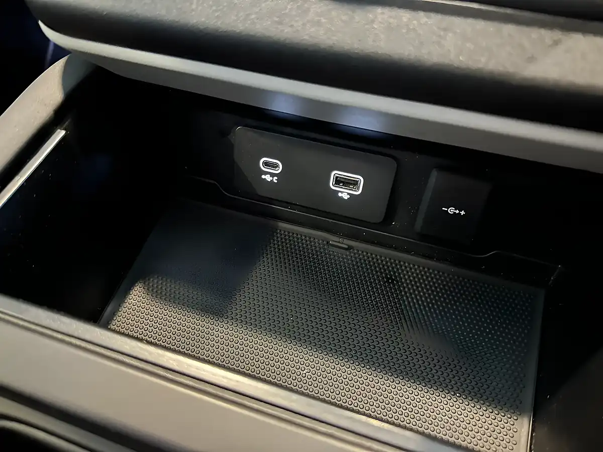 Used 2024 Land Rover Defender 110 Xs Edition Black - Interior and Exterior details 18