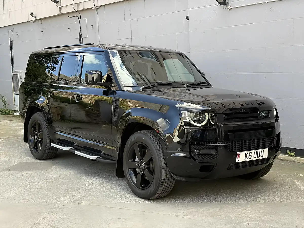 Used 2024 Land Rover Defender 130 X-Dynamic Hse Black - Front View