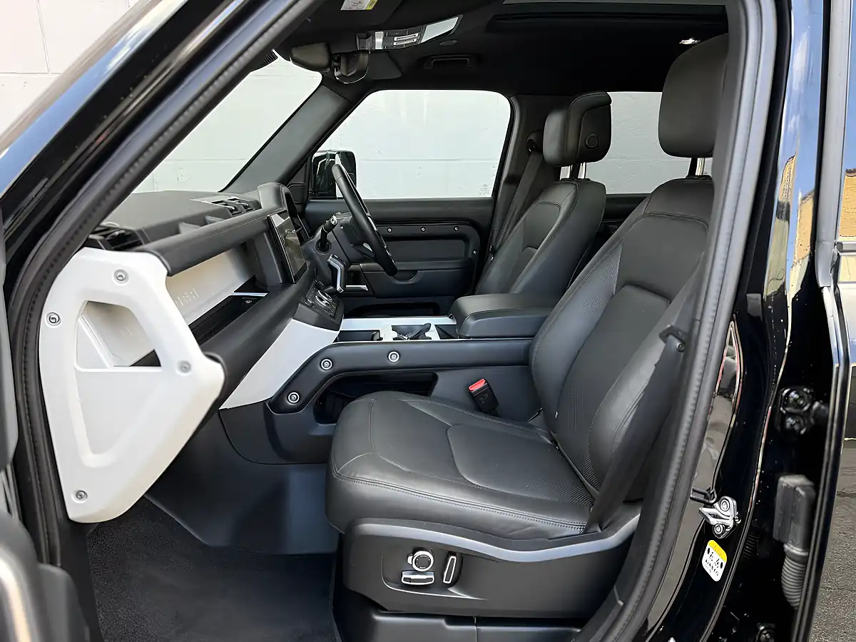 Used 2024 Land Rover Defender 130 X-Dynamic Hse Black - Interior and Exterior details 11