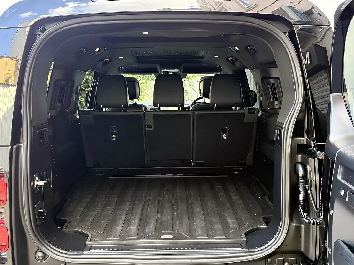 Used 2024 Land Rover Defender 130 X-Dynamic Hse Black - Interior and Exterior details 9