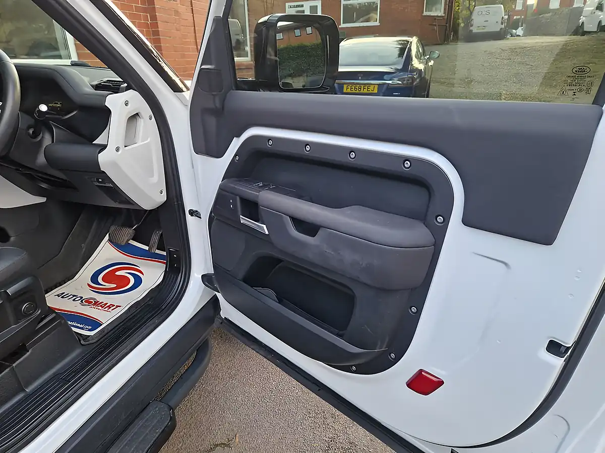 Used 2024 Land Rover Defender 90 S Hard Top White - Interior and Exterior details 6