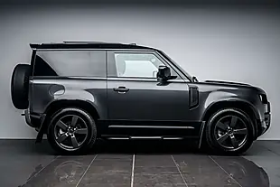 Used 2024 Land Rover Defender 90 X-Dynamic Hse Carpathian Grey - Interior and Exterior details 10