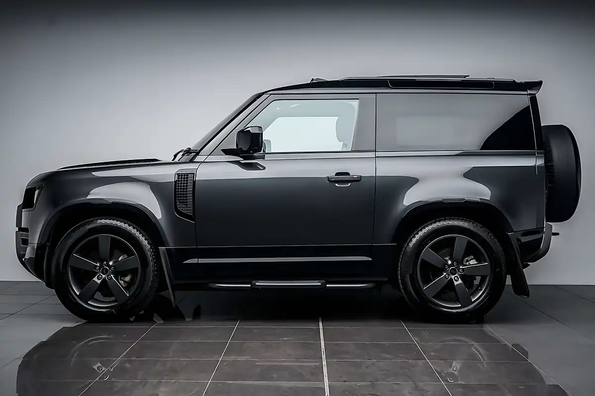Used 2024 Land Rover Defender 90 X-Dynamic Hse Carpathian Grey - Interior and Exterior details 11
