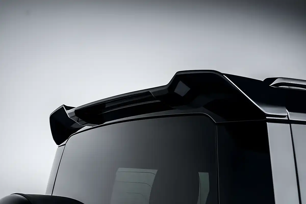 Used 2024 Land Rover Defender 90 X-Dynamic Hse Carpathian Grey - Interior and Exterior details 12