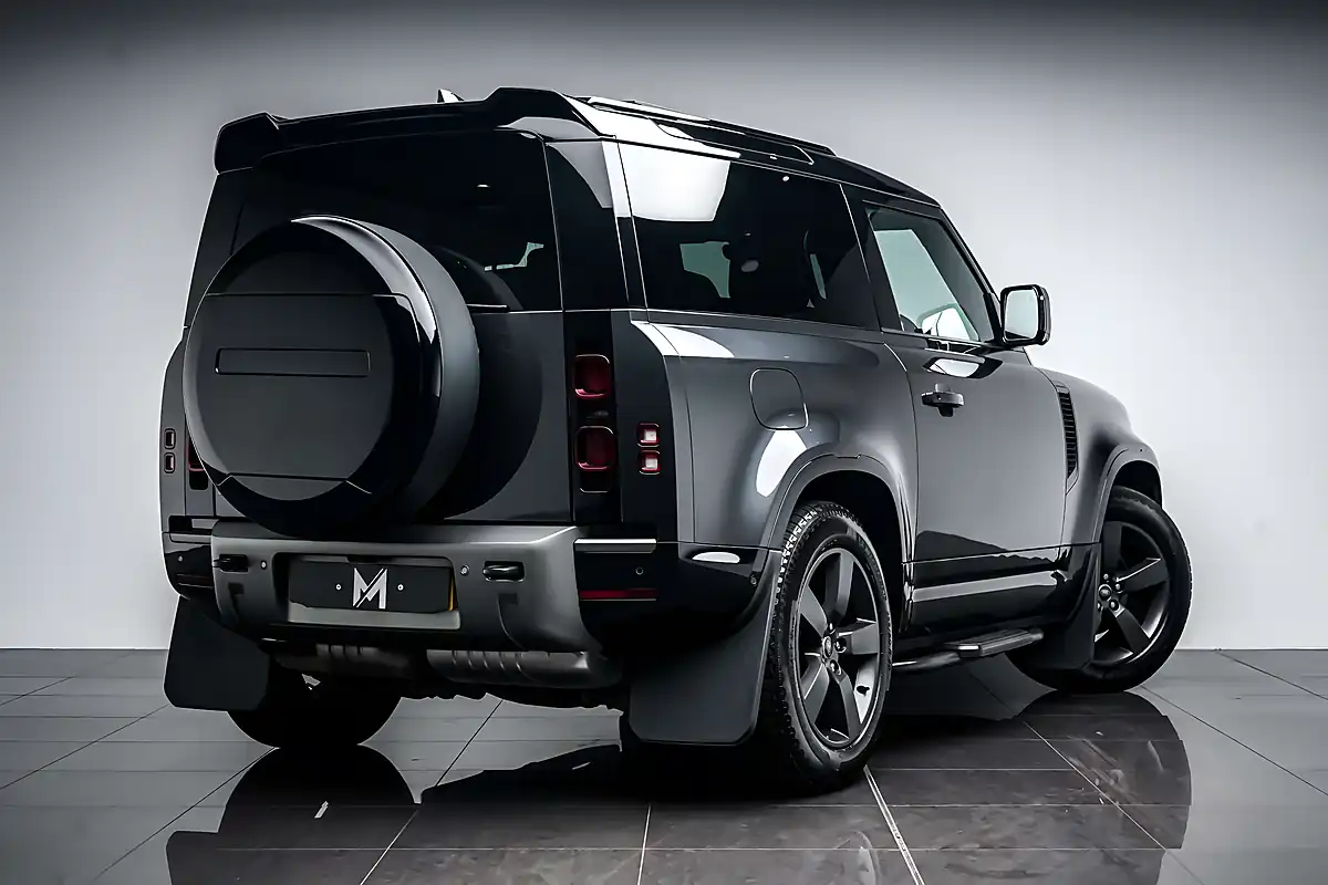 Used 2024 Land Rover Defender 90 X-Dynamic Hse Carpathian Grey - Interior and Exterior details 13