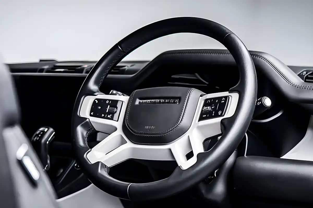 Used 2024 Land Rover Defender 90 X-Dynamic Hse Carpathian Grey - Interior and Exterior details 14