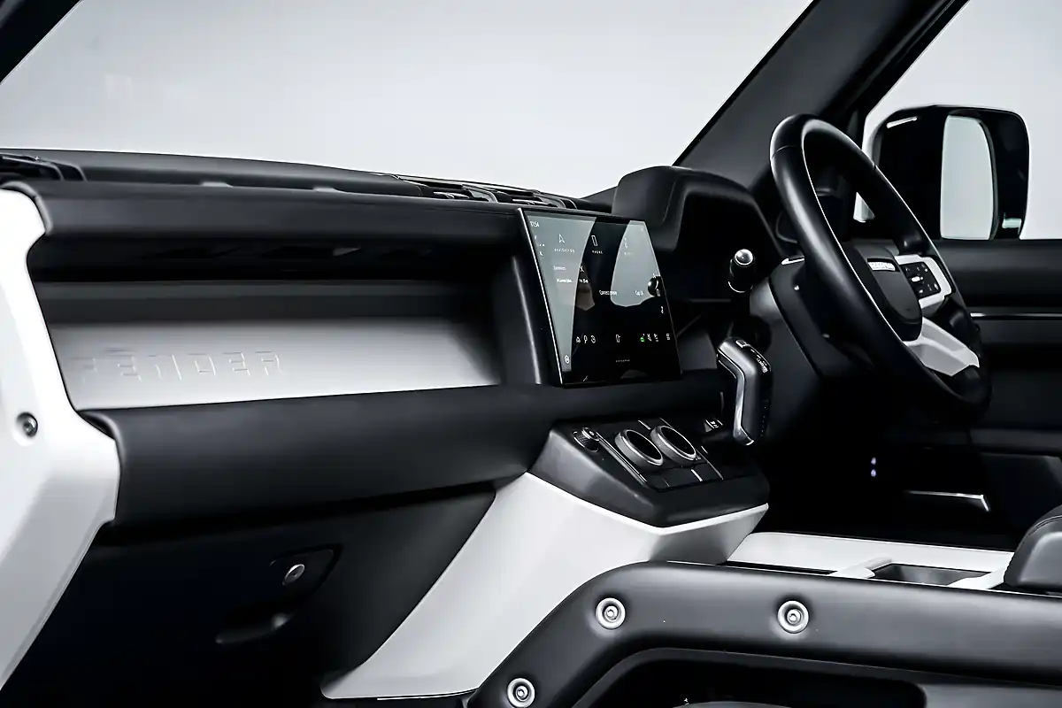 Used 2024 Land Rover Defender 90 X-Dynamic Hse Carpathian Grey - Interior and Exterior details 15