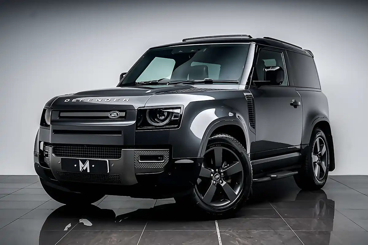 Used 2024 Land Rover Defender 90 X-Dynamic Hse Carpathian Grey - Interior and Exterior details 3