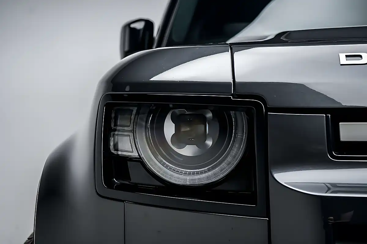 Used 2024 Land Rover Defender 90 X-Dynamic Hse Carpathian Grey - Interior and Exterior details 9