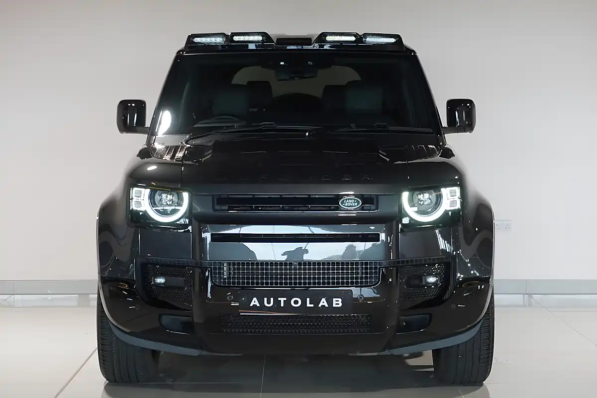 Used 2024 Land Rover Defender 90 X-Dynamic Hse Hard Top Carpathian Grey - Interior and Exterior details 5