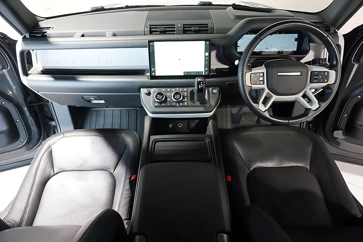 Used 2024 Land Rover Defender 90 X-Dynamic Hse Hard Top Carpathian Grey - Interior and Exterior details 7