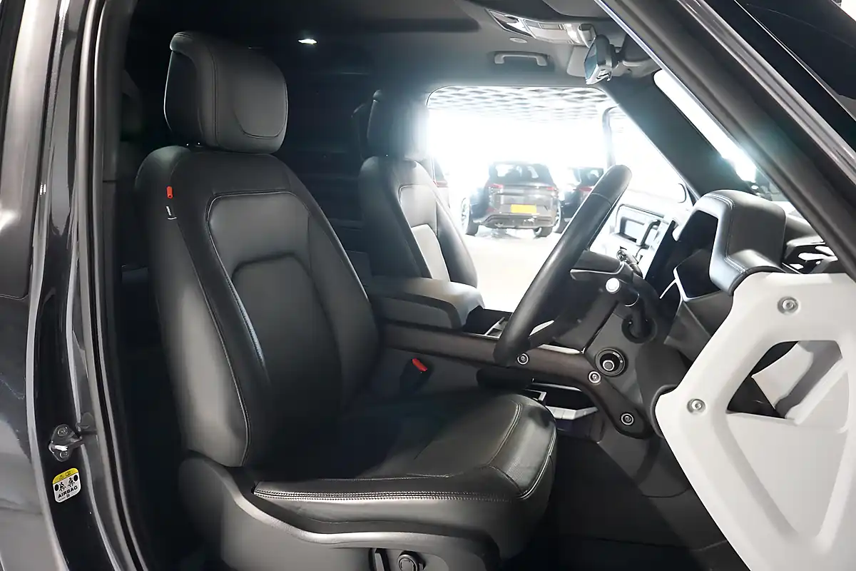 Used 2024 Land Rover Defender 90 X-Dynamic Hse Hard Top Carpathian Grey - Interior and Exterior details 9