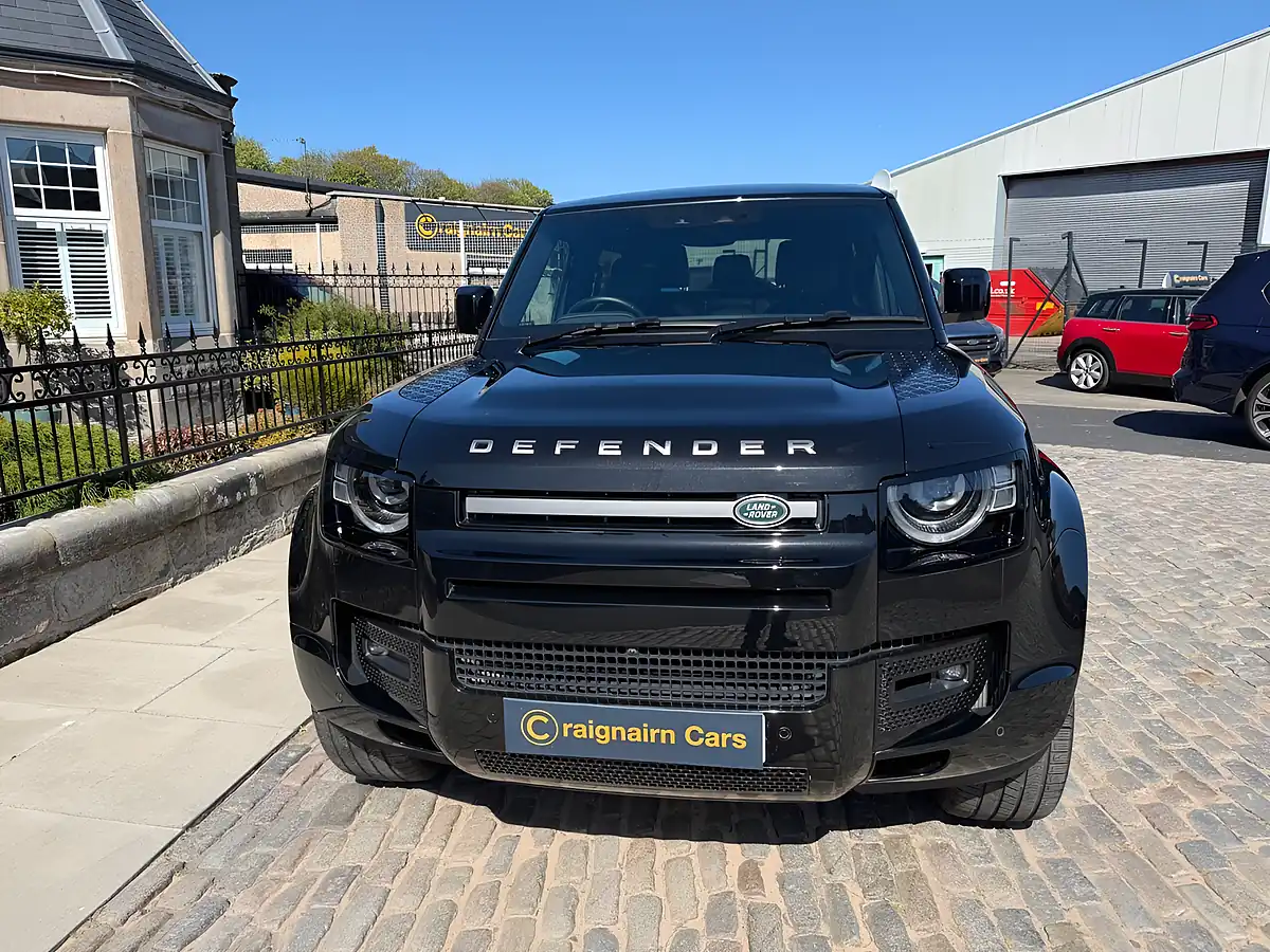 Used 2024 Land Rover Defender 90 X-Dynamic Hse Santorini Black - Interior and Exterior details 10