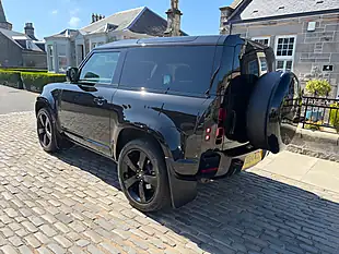 Used 2024 Land Rover Defender 90 X-Dynamic Hse Santorini Black - Interior and Exterior details 11