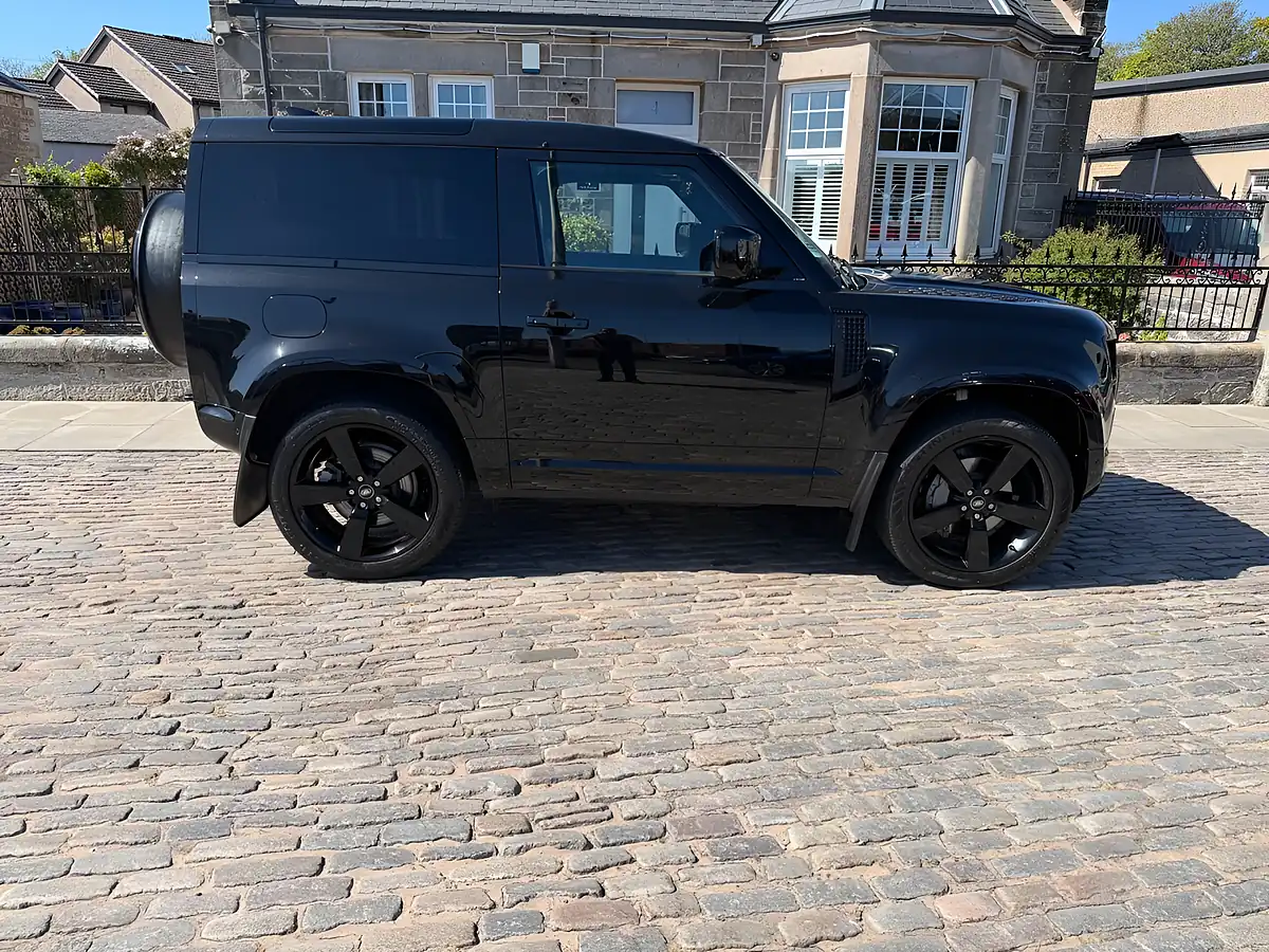 Used 2024 Land Rover Defender 90 X-Dynamic Hse Santorini Black - Interior and Exterior details 12