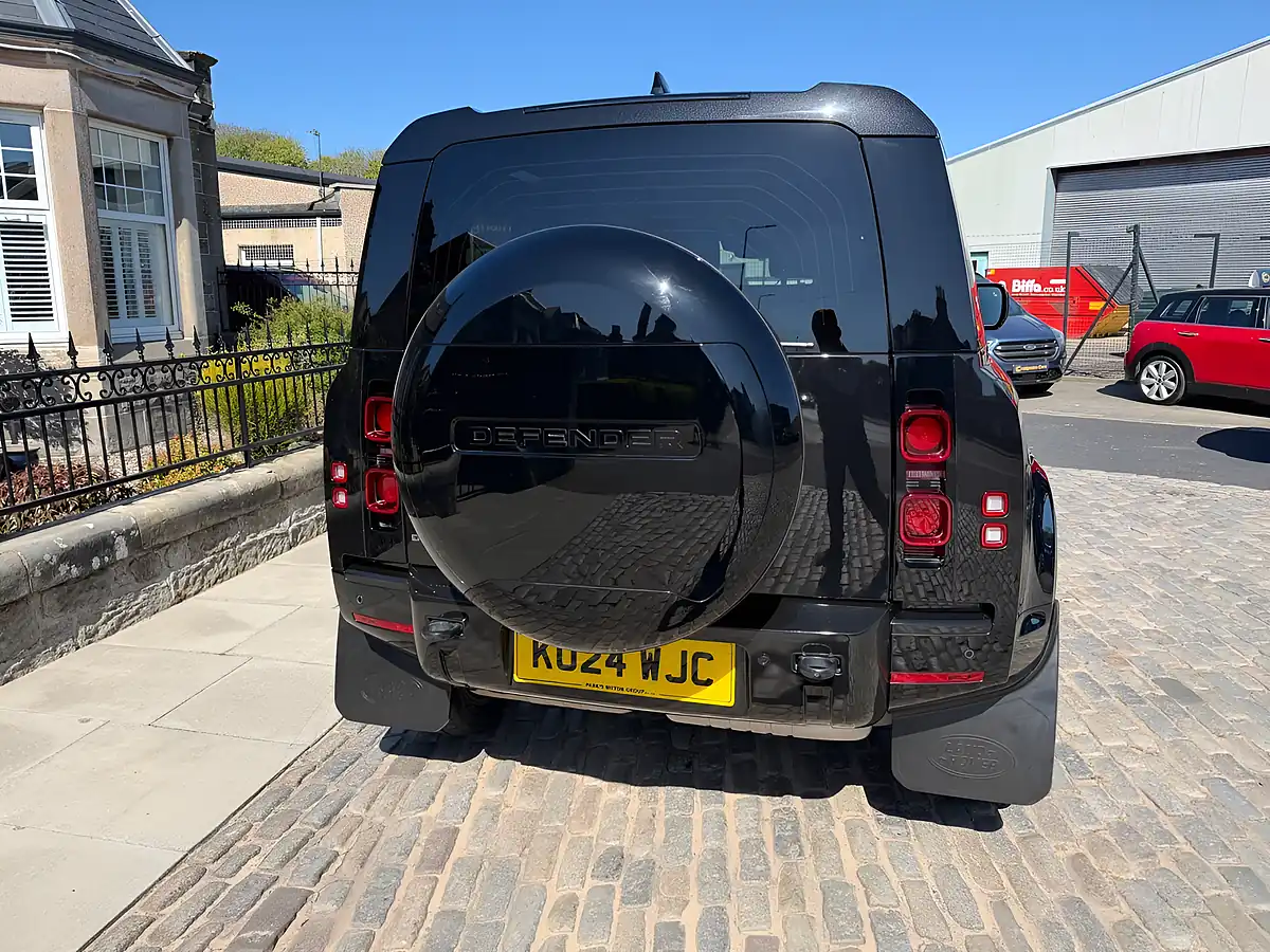 Used 2024 Land Rover Defender 90 X-Dynamic Hse Santorini Black - Interior and Exterior details 14