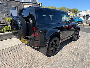 Used 2024 Land Rover Defender 90 X-Dynamic Hse Santorini Black - Interior and Exterior details 15