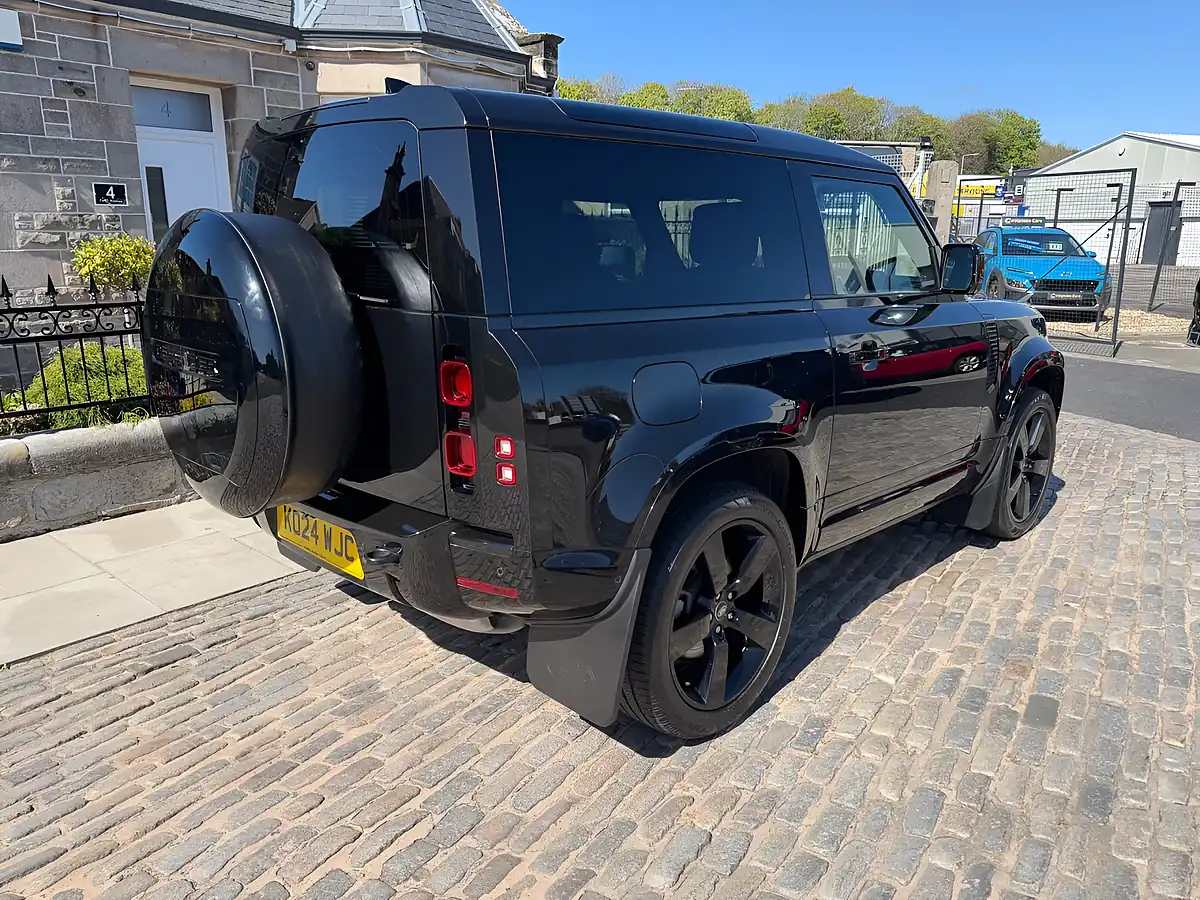 Used 2024 Land Rover Defender 90 X-Dynamic Hse Santorini Black - Interior and Exterior details 15