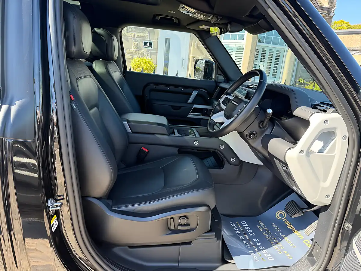 Used 2024 Land Rover Defender 90 X-Dynamic Hse Santorini Black - Interior and Exterior details 2