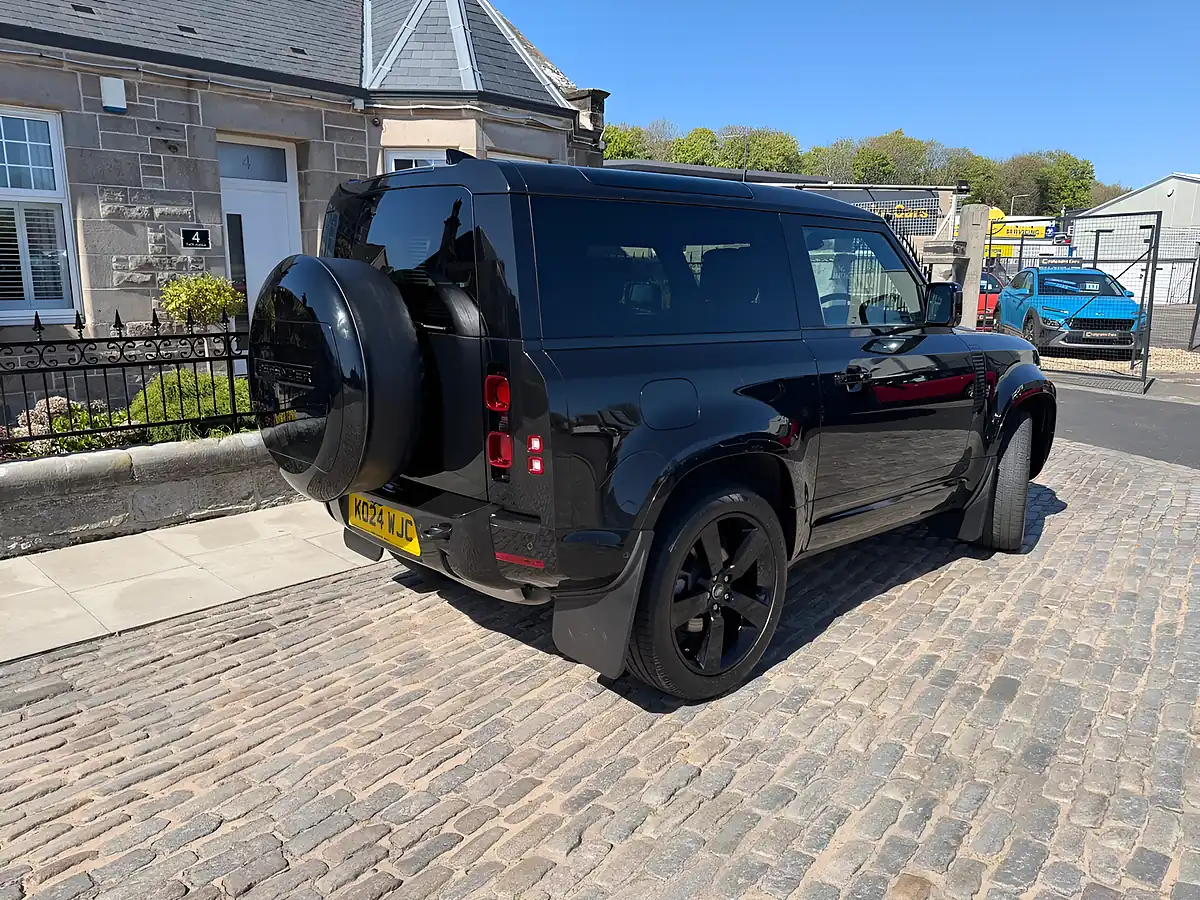 Used 2024 Land Rover Defender 90 X-Dynamic Hse Santorini Black - Interior and Exterior details 5