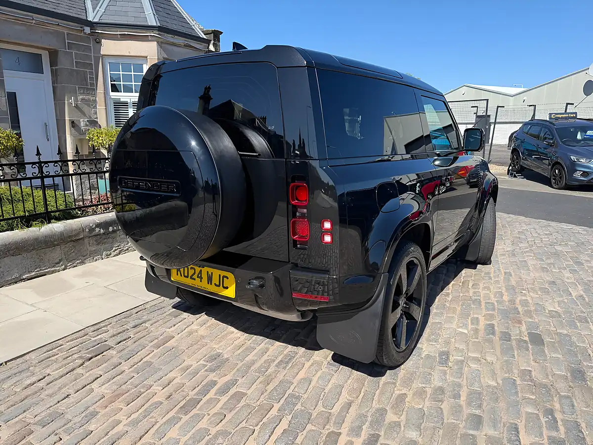 Used 2024 Land Rover Defender 90 X-Dynamic Hse Santorini Black - Interior and Exterior details 7