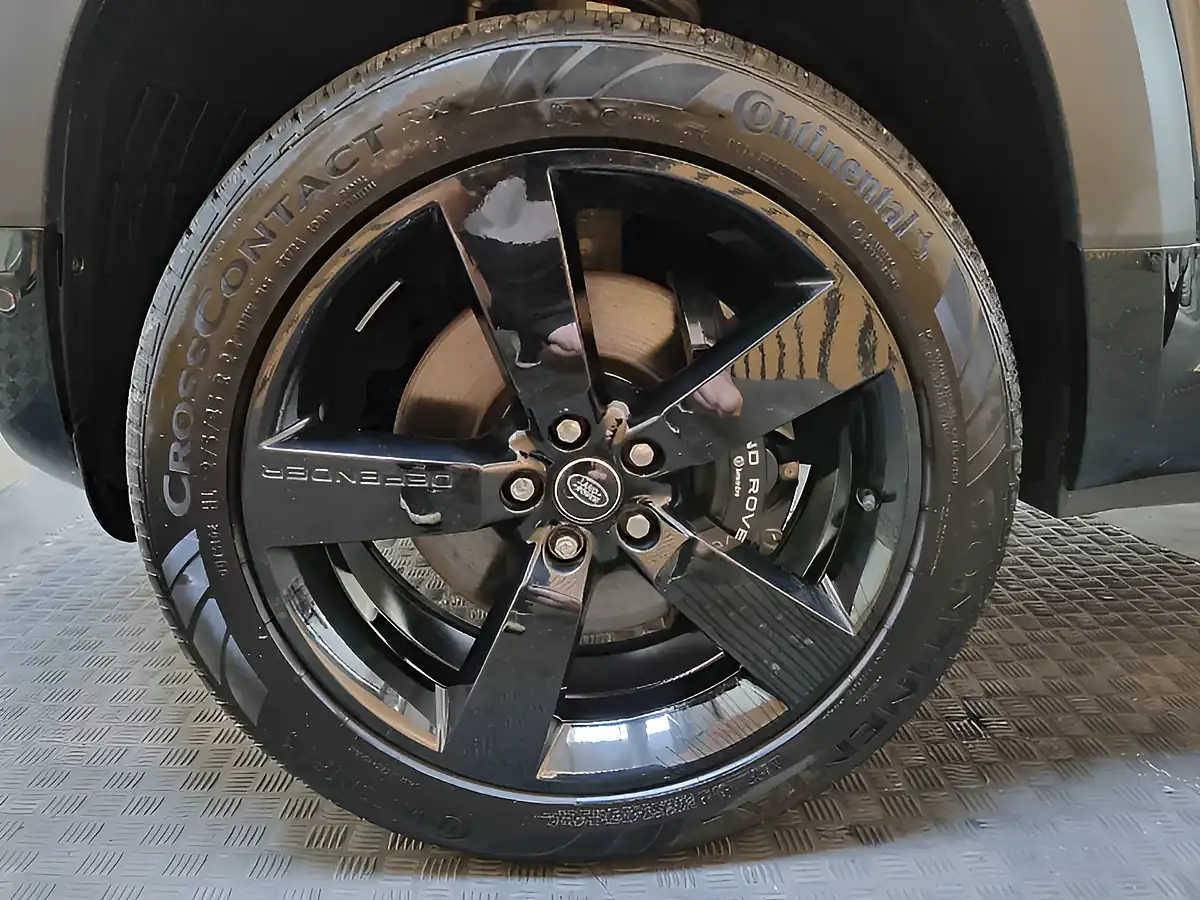Used 2024 Land Rover Defender Lwb Black - Interior and Exterior details 12