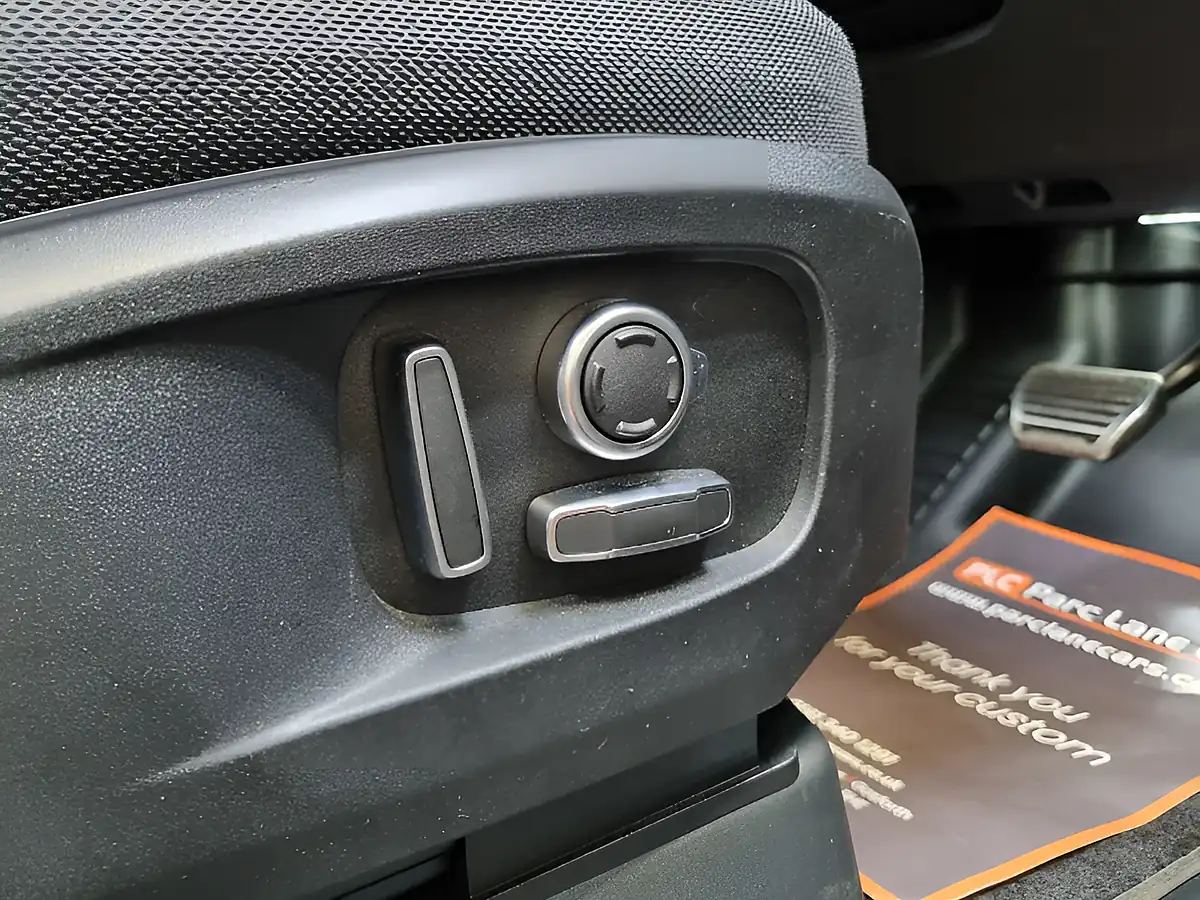 Used 2024 Land Rover Defender Lwb Black - Interior and Exterior details 13