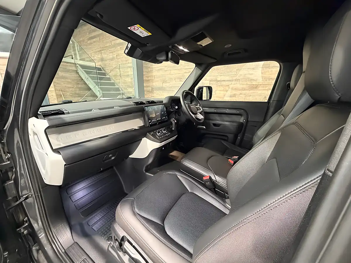 Used 2024 Land Rover Defender S Hard Top 90 Carpathian Grey - Interior and Exterior details 10