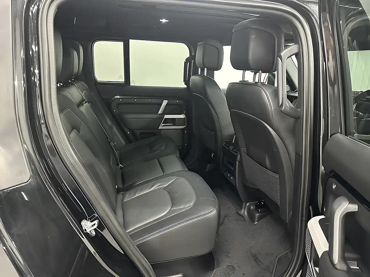 Used 2024 Land Rover Defender X-Dynamic Hse Black - Interior and Exterior details 10