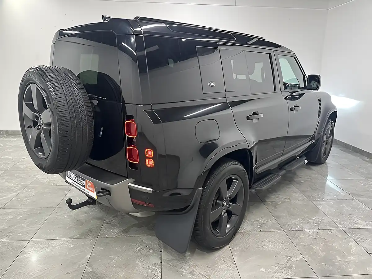 Used 2024 Land Rover Defender X-Dynamic Hse Black - Interior and Exterior details 6