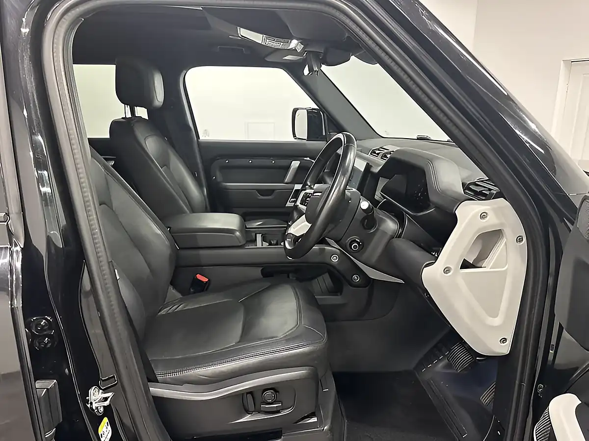 Used 2024 Land Rover Defender X-Dynamic Hse Black - Interior and Exterior details 8