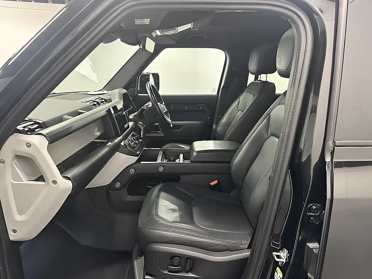 Used 2024 Land Rover Defender X-Dynamic Hse Black - Interior and Exterior details 9