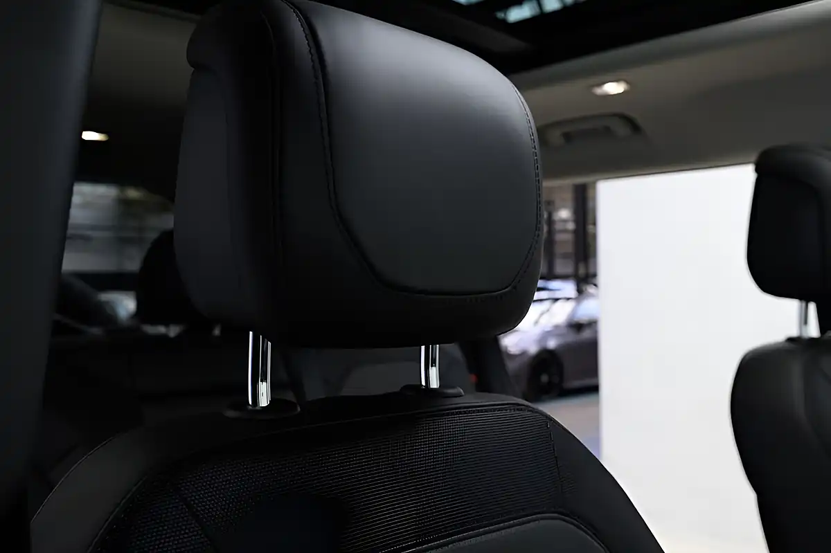 Used 2024 Land Rover Defender X-Dynamic Hse Black - Interior and Exterior details 14