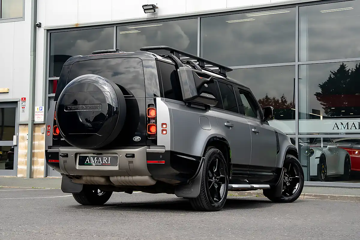 Used 2024 Land Rover Defender X-Dynamic Hse Grey - Interior and Exterior details 16