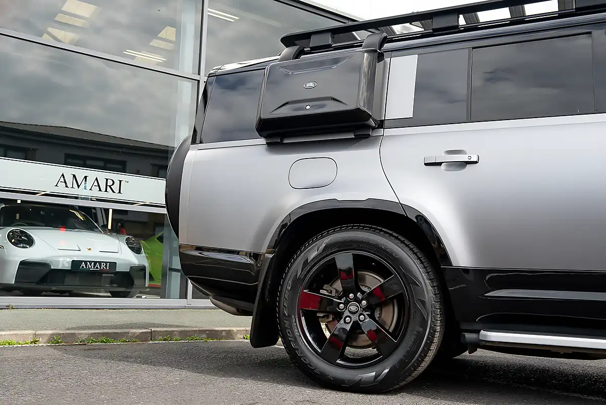 Used 2024 Land Rover Defender X-Dynamic Hse Grey - Interior and Exterior details 17