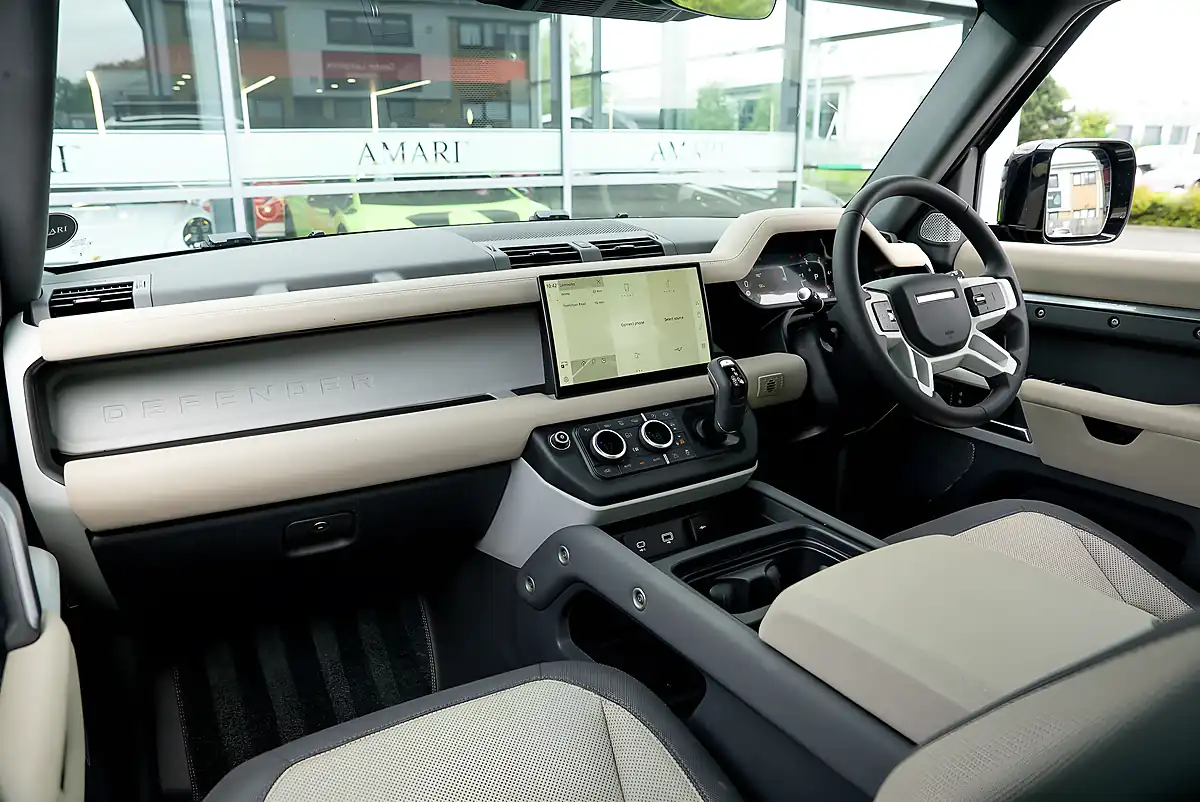 Used 2024 Land Rover Defender X-Dynamic Hse Grey - Interior and Exterior details 20