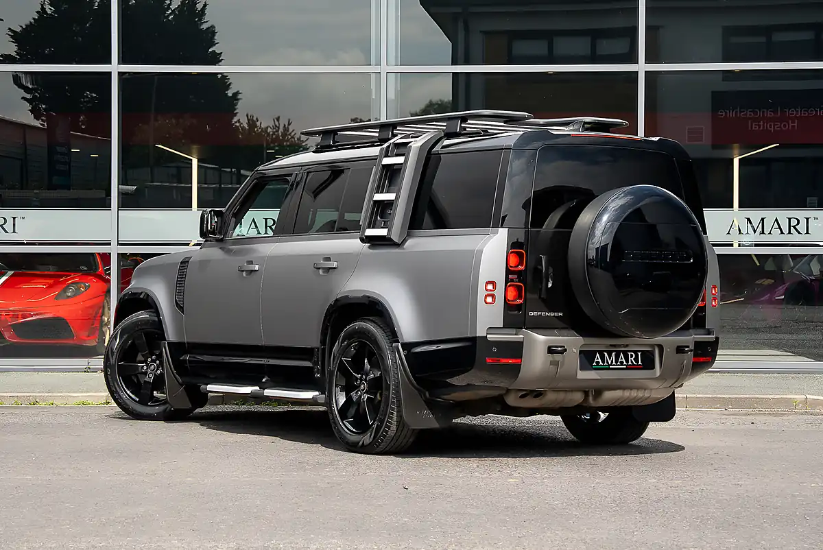 Used 2024 Land Rover Defender X-Dynamic Hse Grey - Interior and Exterior details 3