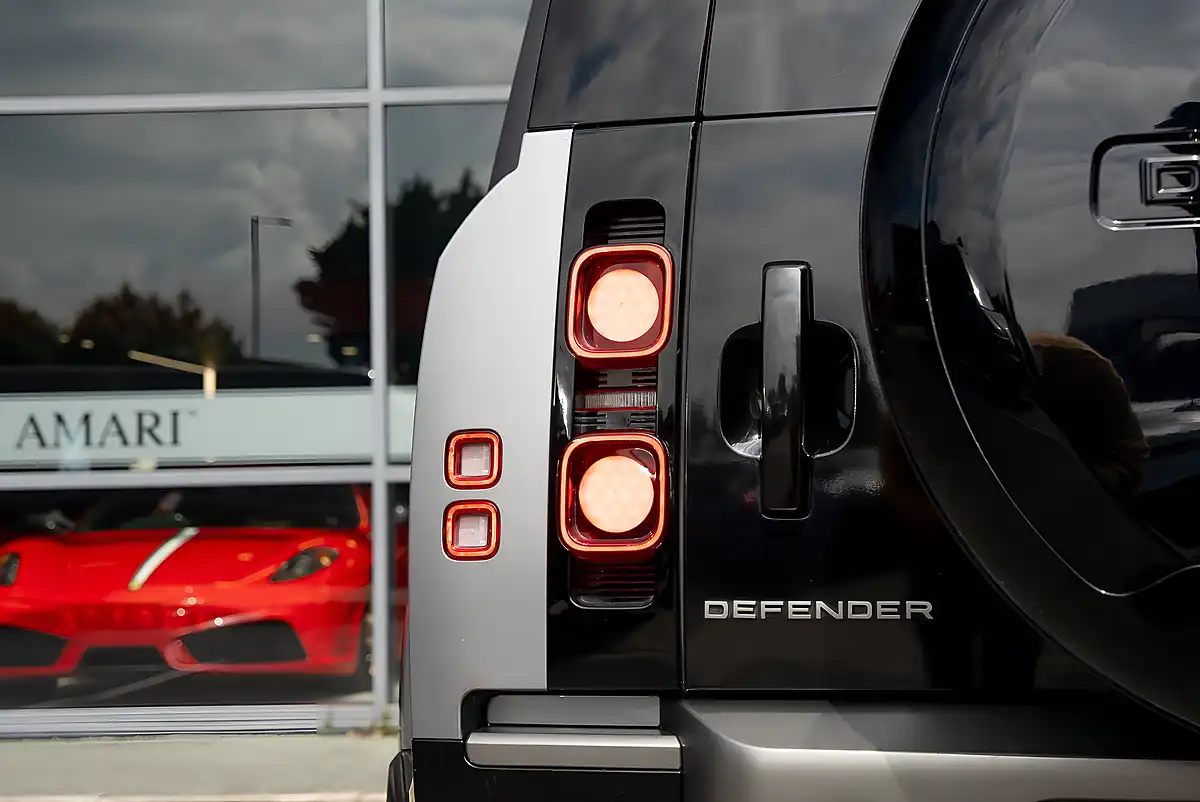Used 2024 Land Rover Defender X-Dynamic Hse Grey - Interior and Exterior details 9