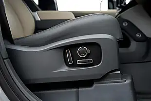 Used 2024 Land Rover Defender X-Dynamic Hse Grey - Interior and Exterior details 10