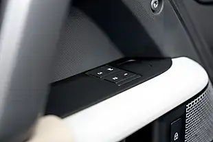 Used 2024 Land Rover Defender X-Dynamic Hse Grey - Interior and Exterior details 13
