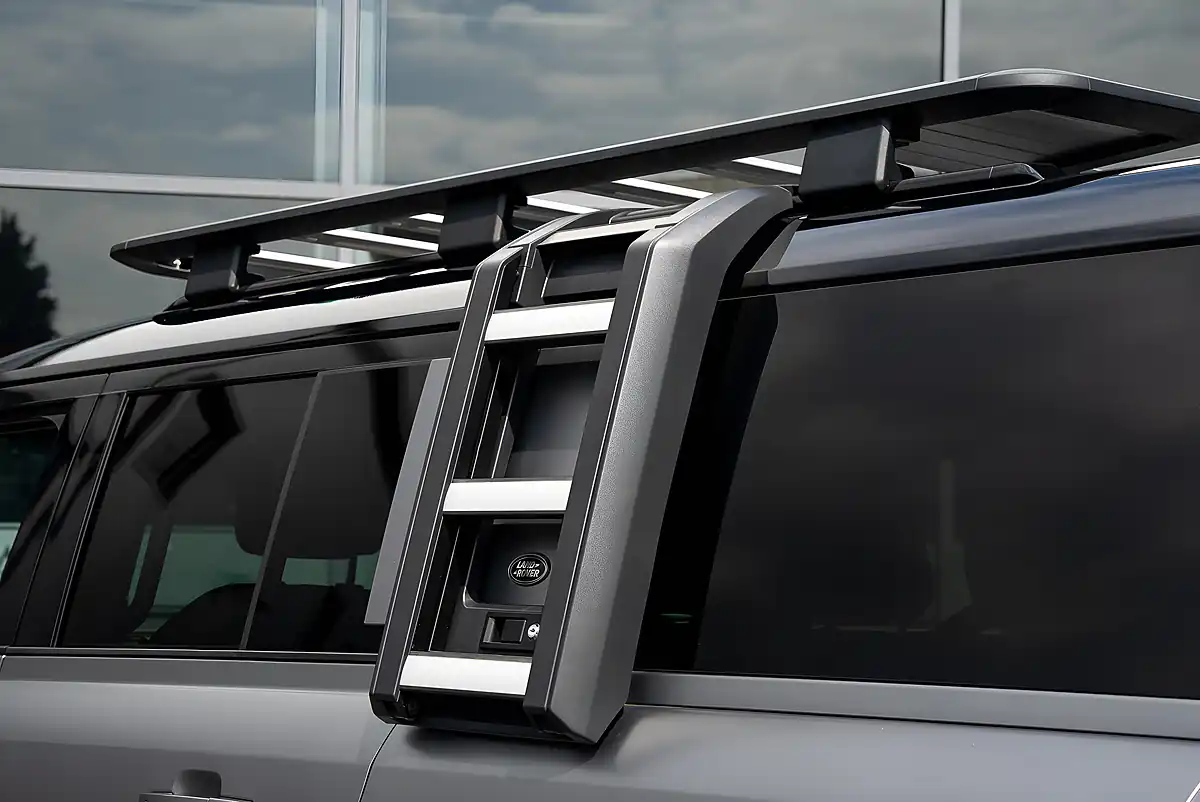 Used 2024 Land Rover Defender X-Dynamic Hse Grey - Interior and Exterior details 16