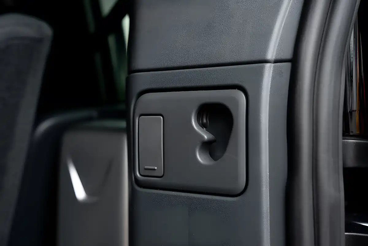 Used 2024 Land Rover Defender X-Dynamic Hse Grey - Interior and Exterior details 20