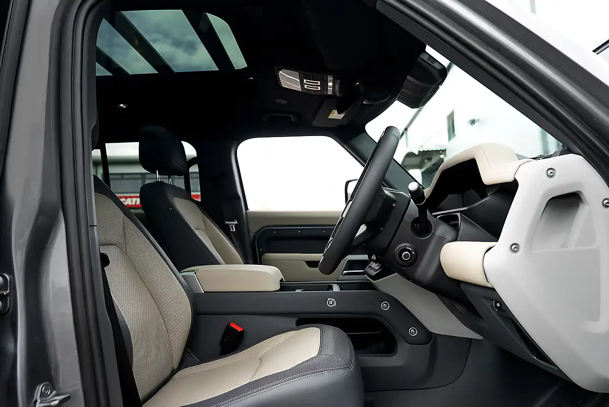 Used 2024 Land Rover Defender X-Dynamic Hse Grey - Interior and Exterior details 4